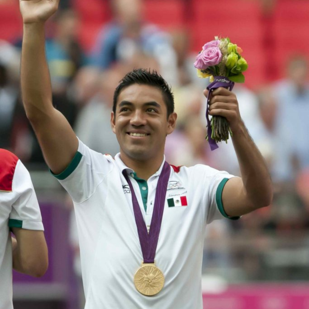 Marco Fabian sports 02