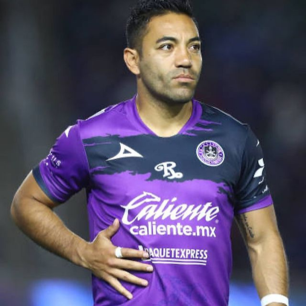 Marco Fabian sports 04